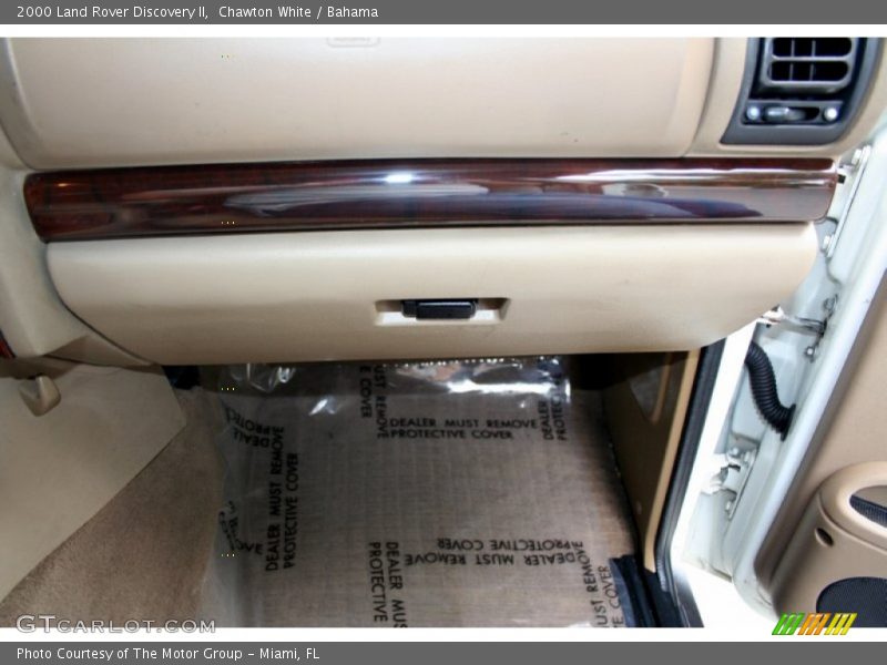 Chawton White / Bahama 2000 Land Rover Discovery II