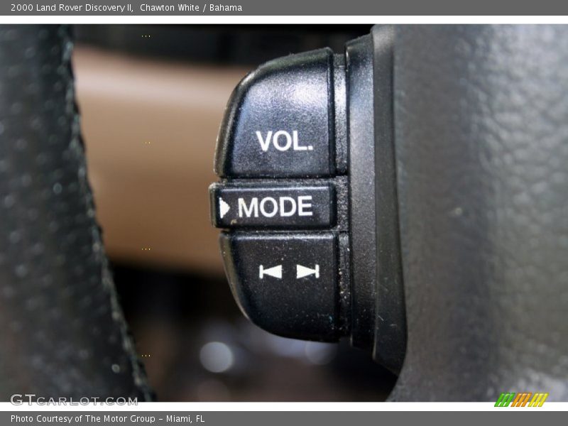 Chawton White / Bahama 2000 Land Rover Discovery II