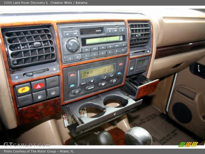 Chawton White / Bahama 2000 Land Rover Discovery II