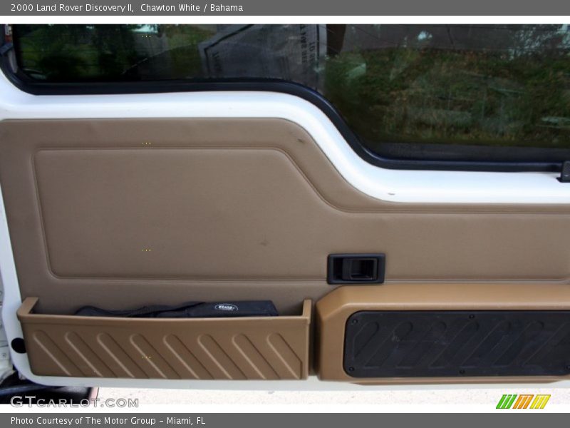 Chawton White / Bahama 2000 Land Rover Discovery II