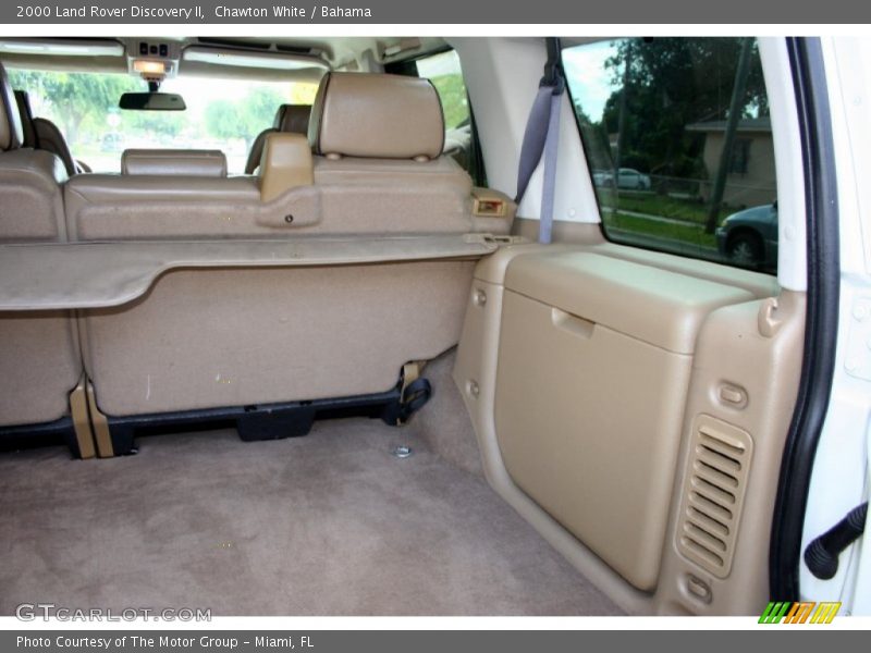 Chawton White / Bahama 2000 Land Rover Discovery II