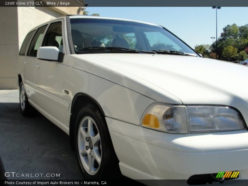 White / Beige 1998 Volvo V70 GLT