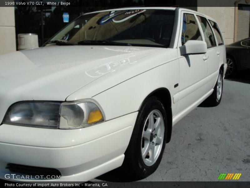 White / Beige 1998 Volvo V70 GLT