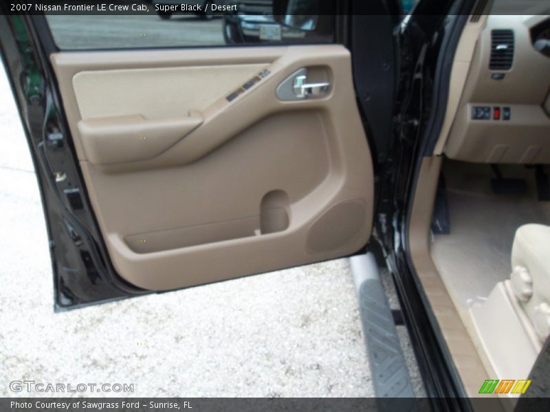 Door Panel of 2007 Frontier LE Crew Cab