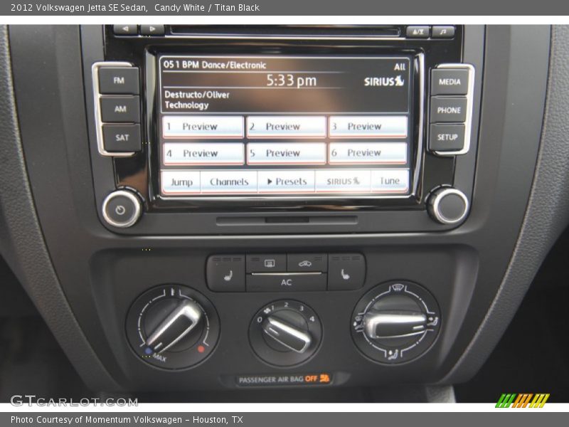 Candy White / Titan Black 2012 Volkswagen Jetta SE Sedan