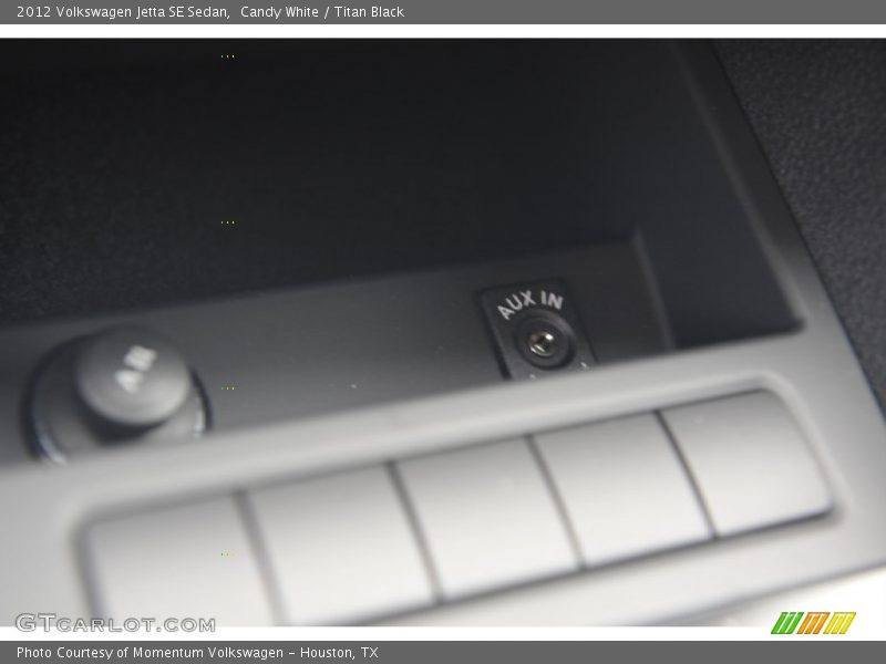 Candy White / Titan Black 2012 Volkswagen Jetta SE Sedan