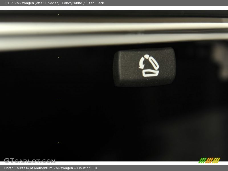 Candy White / Titan Black 2012 Volkswagen Jetta SE Sedan