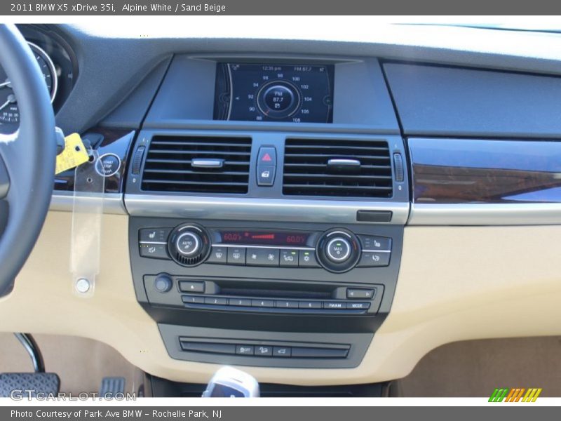 Alpine White / Sand Beige 2011 BMW X5 xDrive 35i