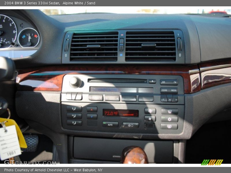 Alpine White / Sand 2004 BMW 3 Series 330xi Sedan