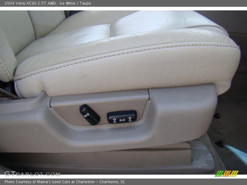 Ice White / Taupe 2004 Volvo XC90 2.5T AWD