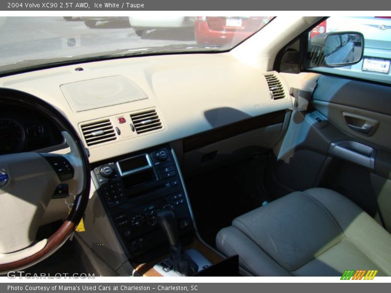 Ice White / Taupe 2004 Volvo XC90 2.5T AWD