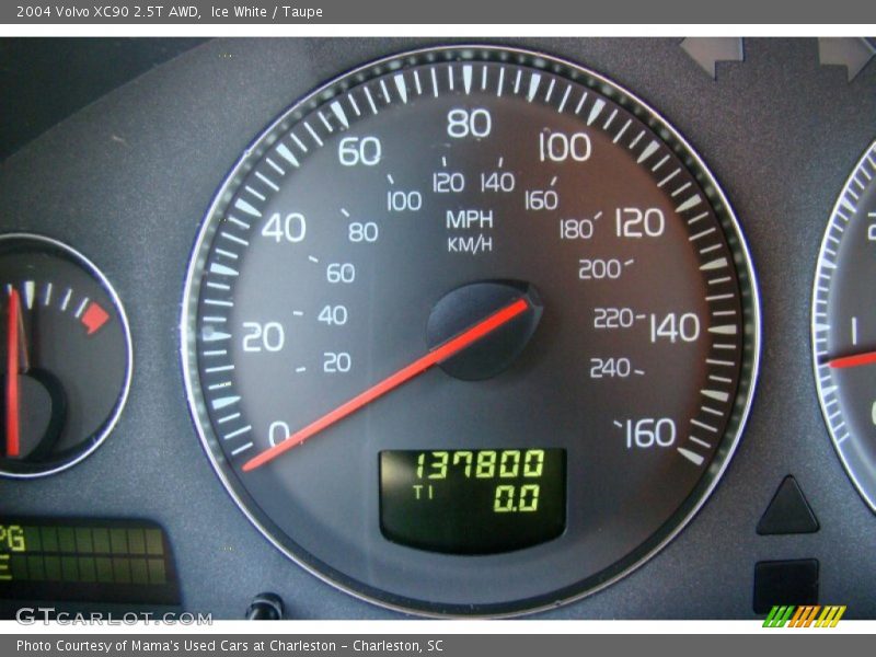 Ice White / Taupe 2004 Volvo XC90 2.5T AWD
