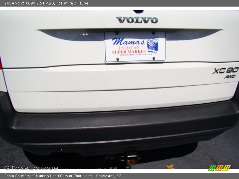 Ice White / Taupe 2004 Volvo XC90 2.5T AWD