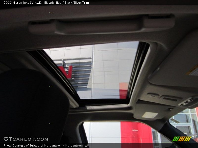 Sunroof of 2011 Juke SV AWD