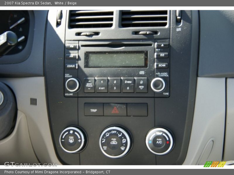 White / Beige 2007 Kia Spectra EX Sedan