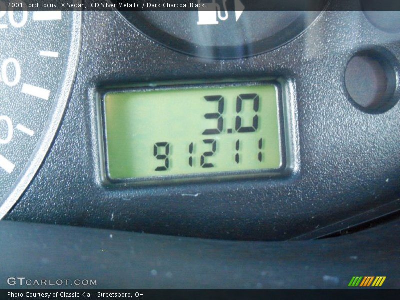 CD Silver Metallic / Dark Charcoal Black 2001 Ford Focus LX Sedan
