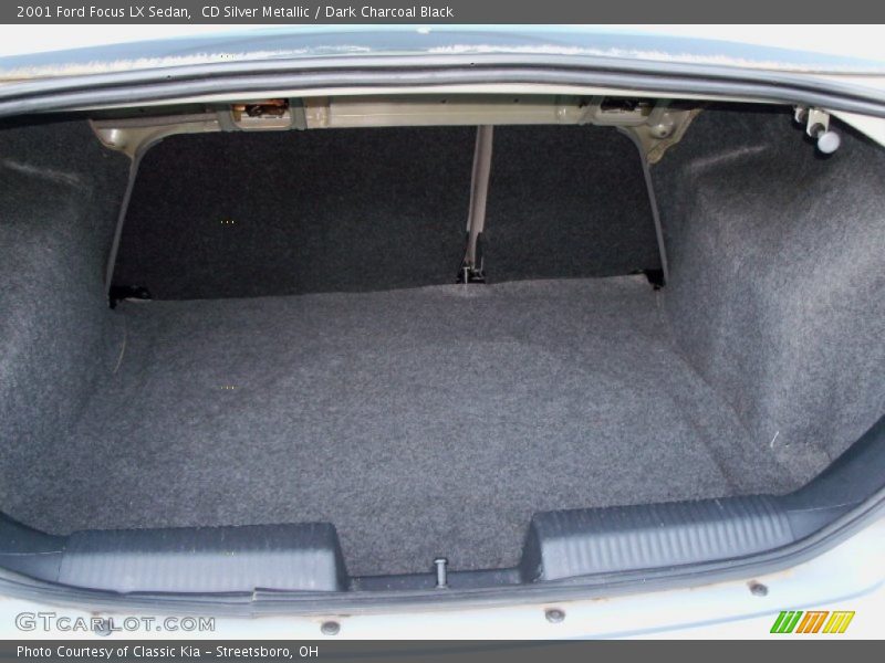 CD Silver Metallic / Dark Charcoal Black 2001 Ford Focus LX Sedan