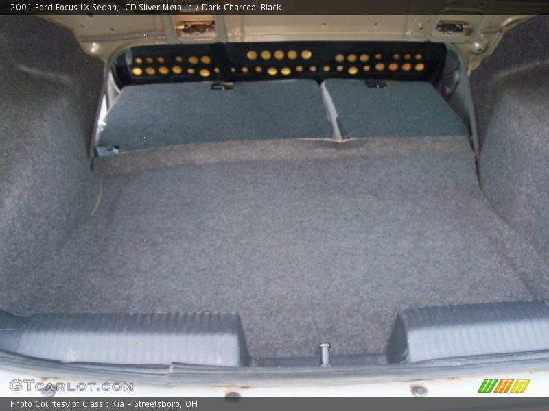 CD Silver Metallic / Dark Charcoal Black 2001 Ford Focus LX Sedan