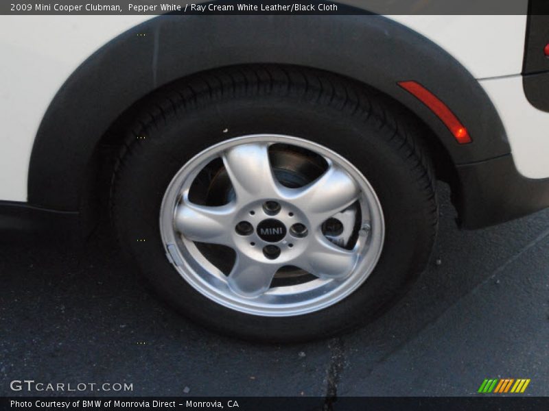 Pepper White / Ray Cream White Leather/Black Cloth 2009 Mini Cooper Clubman
