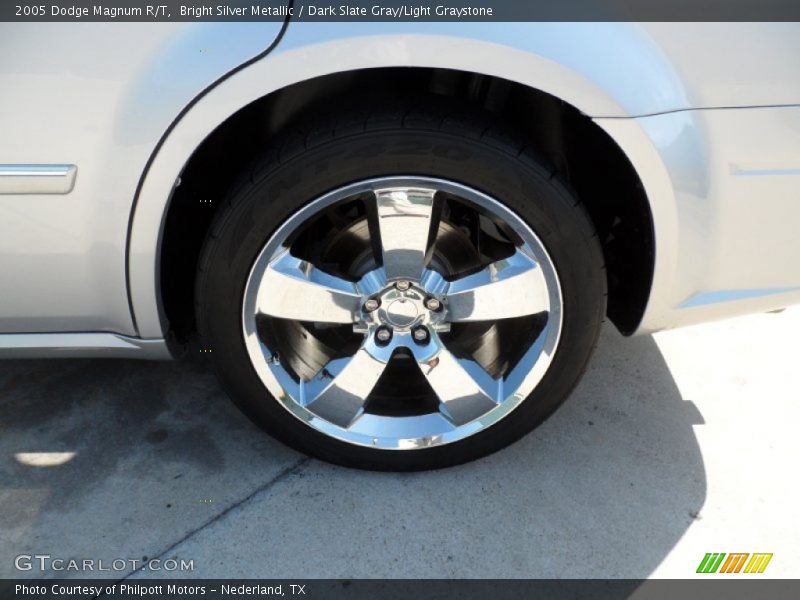 Bright Silver Metallic / Dark Slate Gray/Light Graystone 2005 Dodge Magnum R/T