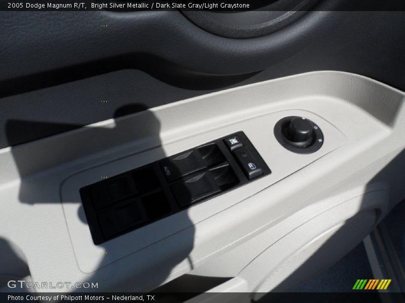 Bright Silver Metallic / Dark Slate Gray/Light Graystone 2005 Dodge Magnum R/T