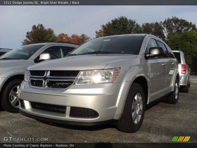 Bright Silver Metallic / Black 2012 Dodge Journey SE