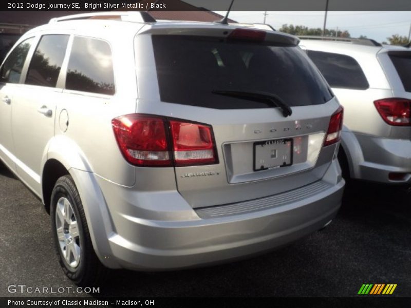 Bright Silver Metallic / Black 2012 Dodge Journey SE