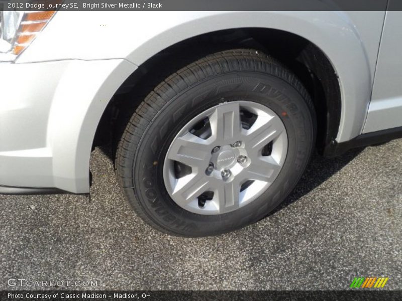Bright Silver Metallic / Black 2012 Dodge Journey SE