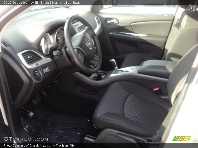 Bright Silver Metallic / Black 2012 Dodge Journey SE