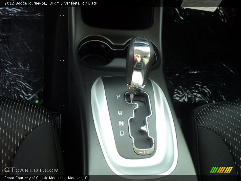 Bright Silver Metallic / Black 2012 Dodge Journey SE