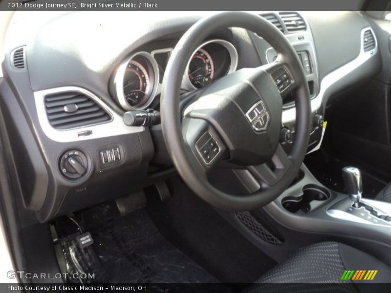 Bright Silver Metallic / Black 2012 Dodge Journey SE