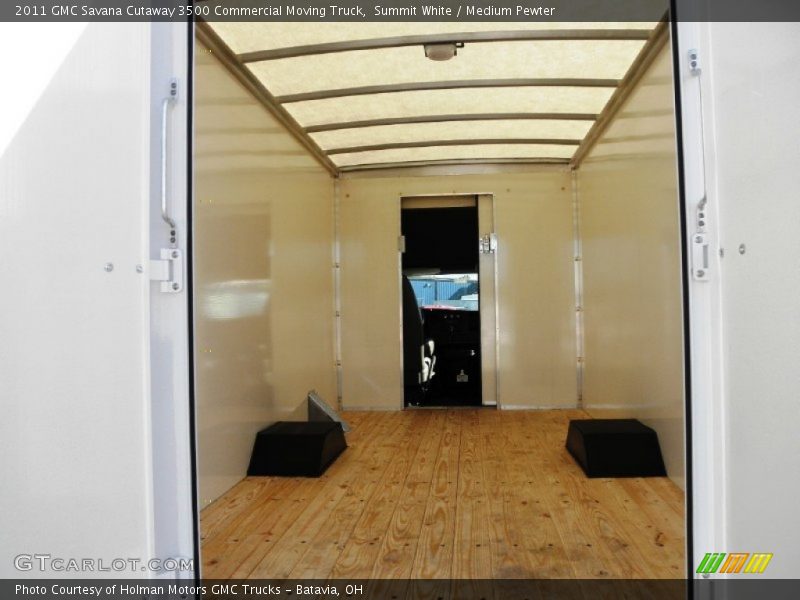 Summit White / Medium Pewter 2011 GMC Savana Cutaway 3500 Commercial Moving Truck