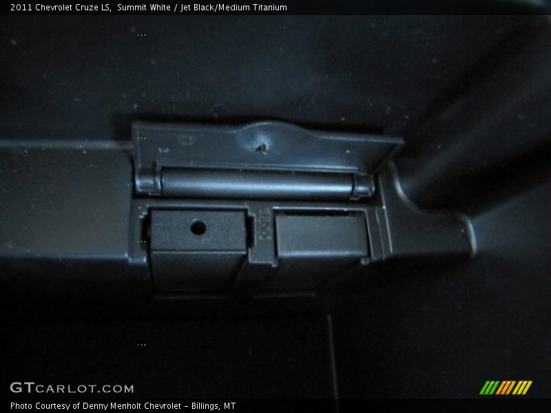Summit White / Jet Black/Medium Titanium 2011 Chevrolet Cruze LS