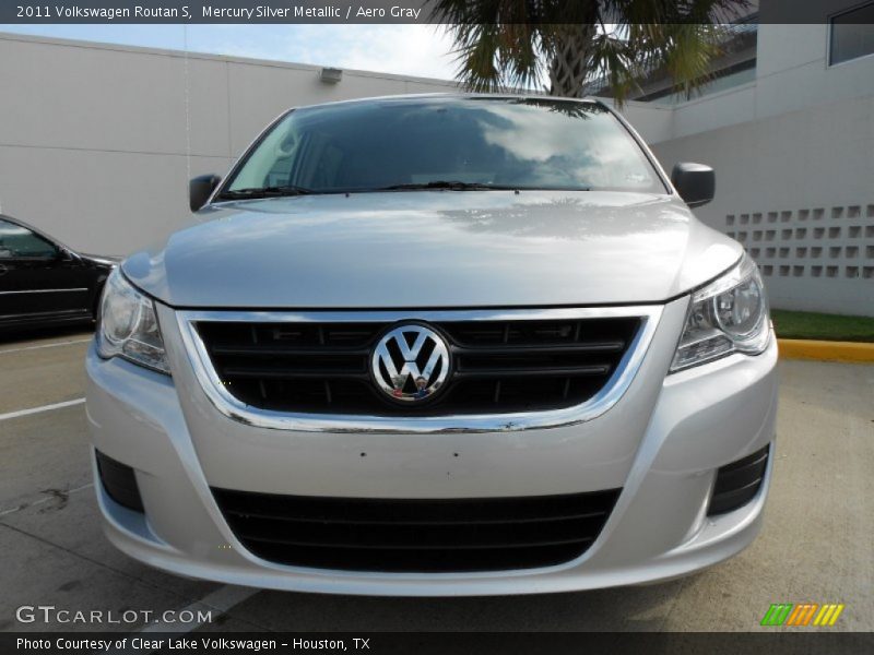 Mercury Silver Metallic / Aero Gray 2011 Volkswagen Routan S