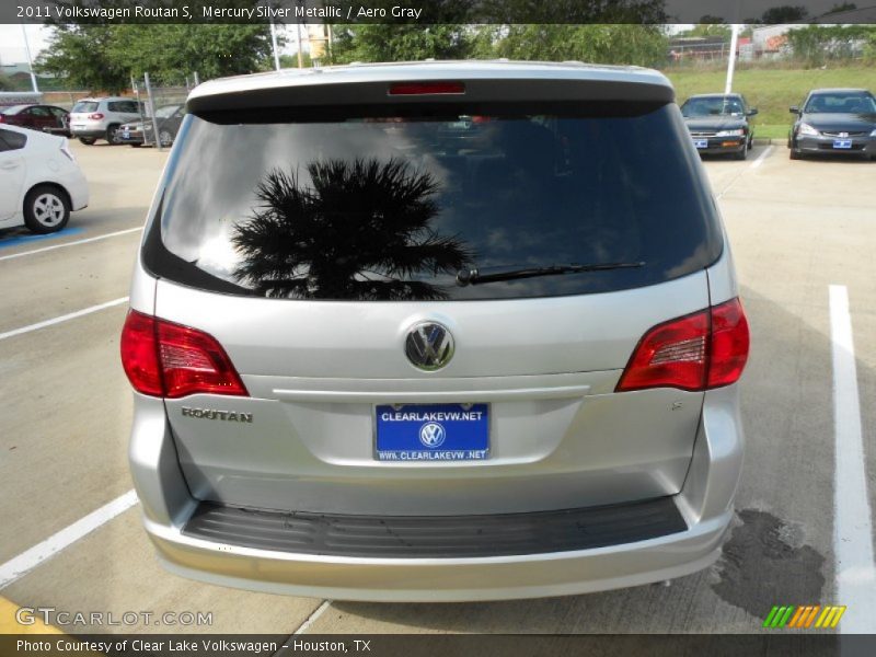 Mercury Silver Metallic / Aero Gray 2011 Volkswagen Routan S
