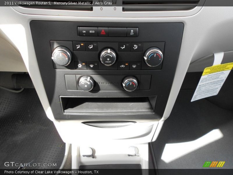 Mercury Silver Metallic / Aero Gray 2011 Volkswagen Routan S