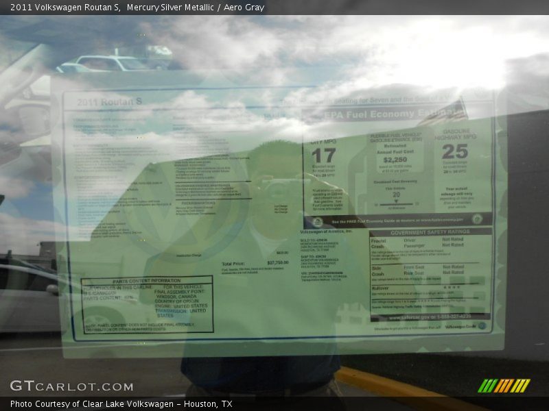 Mercury Silver Metallic / Aero Gray 2011 Volkswagen Routan S