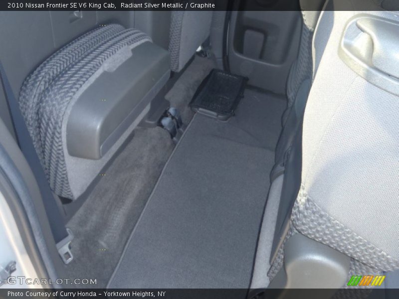 Radiant Silver Metallic / Graphite 2010 Nissan Frontier SE V6 King Cab