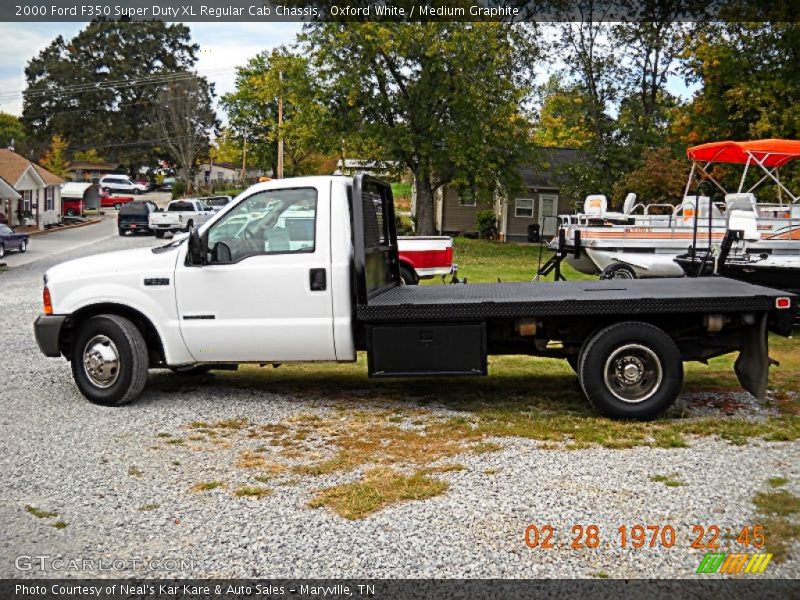 Oxford White / Medium Graphite 2000 Ford F350 Super Duty XL Regular Cab Chassis