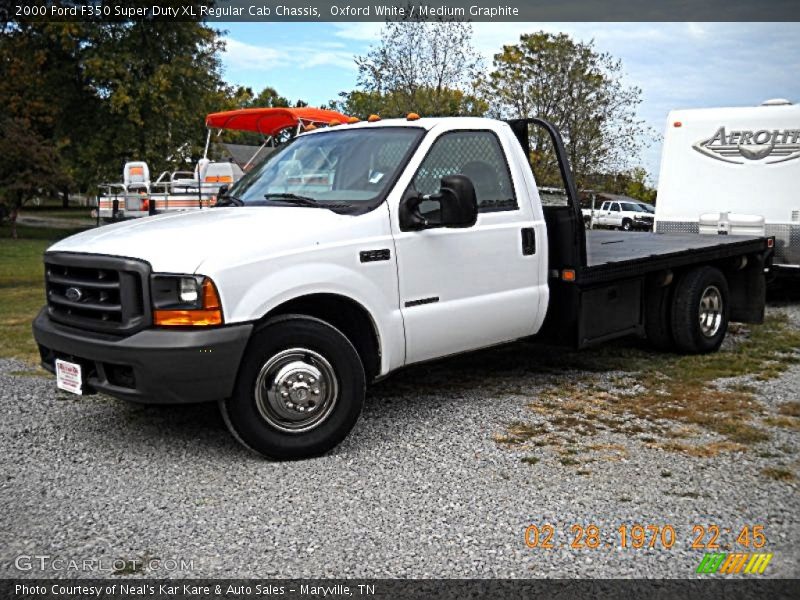 Oxford White / Medium Graphite 2000 Ford F350 Super Duty XL Regular Cab Chassis