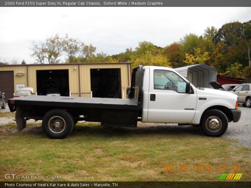 Oxford White / Medium Graphite 2000 Ford F350 Super Duty XL Regular Cab Chassis