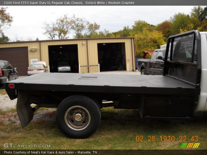 Oxford White / Medium Graphite 2000 Ford F350 Super Duty XL Regular Cab Chassis