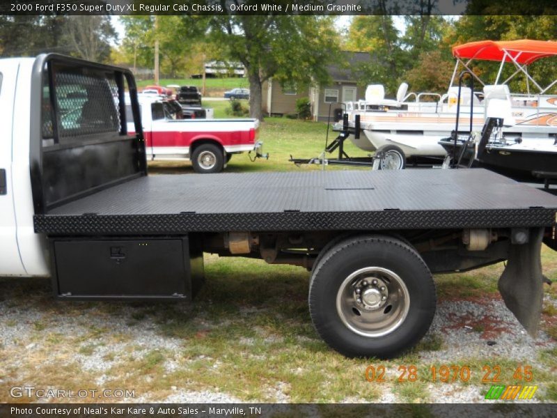 Oxford White / Medium Graphite 2000 Ford F350 Super Duty XL Regular Cab Chassis