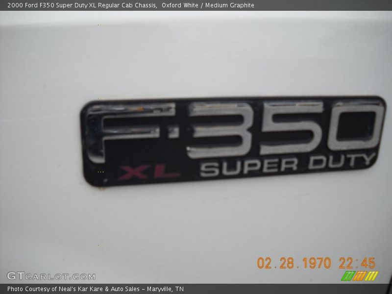 Oxford White / Medium Graphite 2000 Ford F350 Super Duty XL Regular Cab Chassis