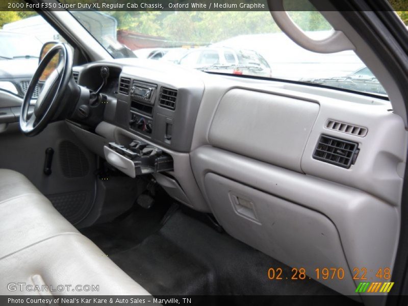 Oxford White / Medium Graphite 2000 Ford F350 Super Duty XL Regular Cab Chassis