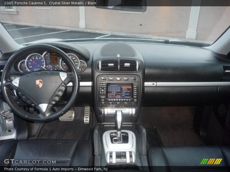 Dashboard of 2005 Cayenne S