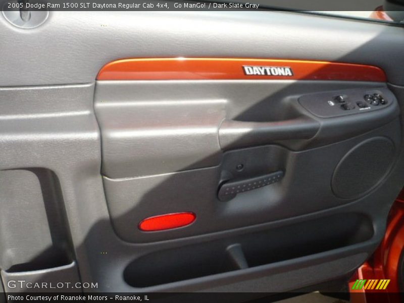 Go ManGo! / Dark Slate Gray 2005 Dodge Ram 1500 SLT Daytona Regular Cab 4x4