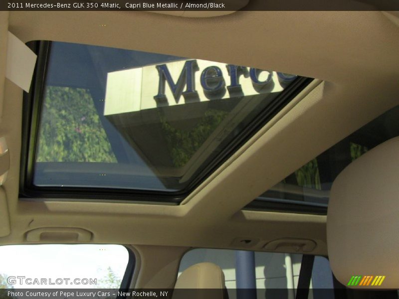 Sunroof of 2011 GLK 350 4Matic