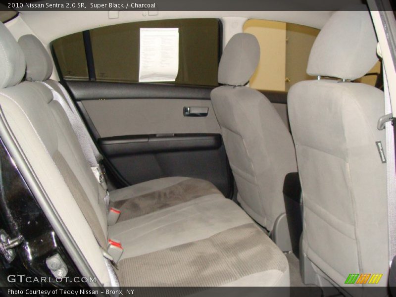 Super Black / Charcoal 2010 Nissan Sentra 2.0 SR