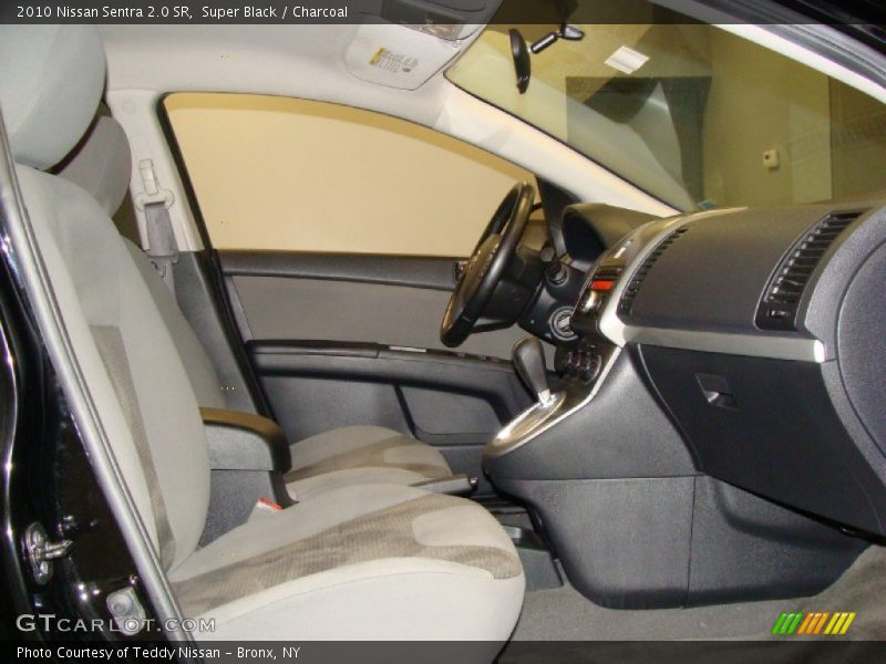 Super Black / Charcoal 2010 Nissan Sentra 2.0 SR